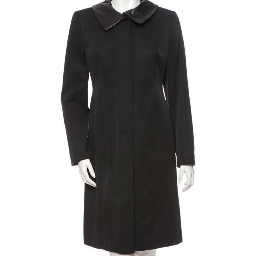 Gucci jacket leather collar coat gold buttons size 8. Italian 44. Excellent!